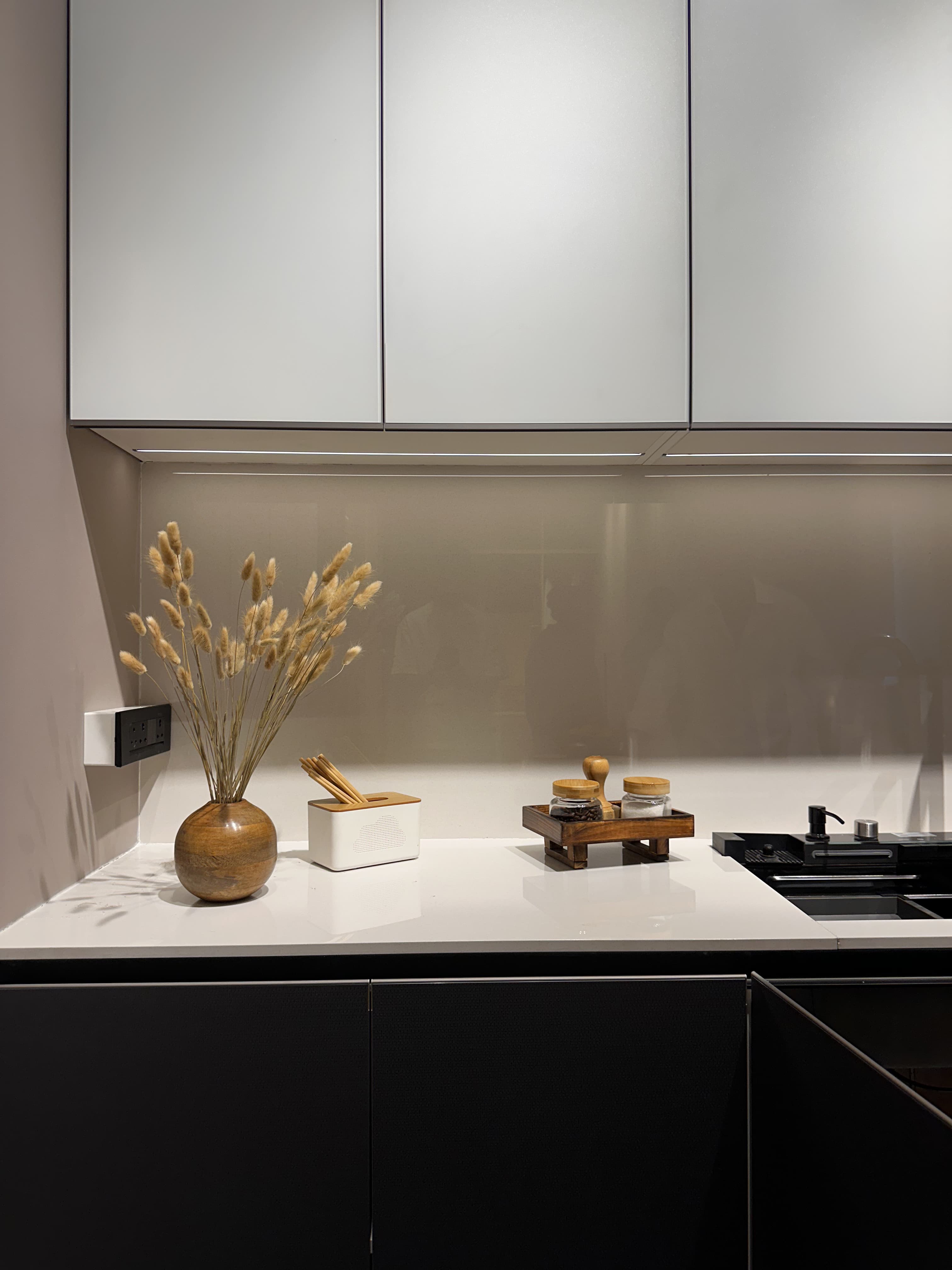 Light-toned kitchen run with upper cabinets