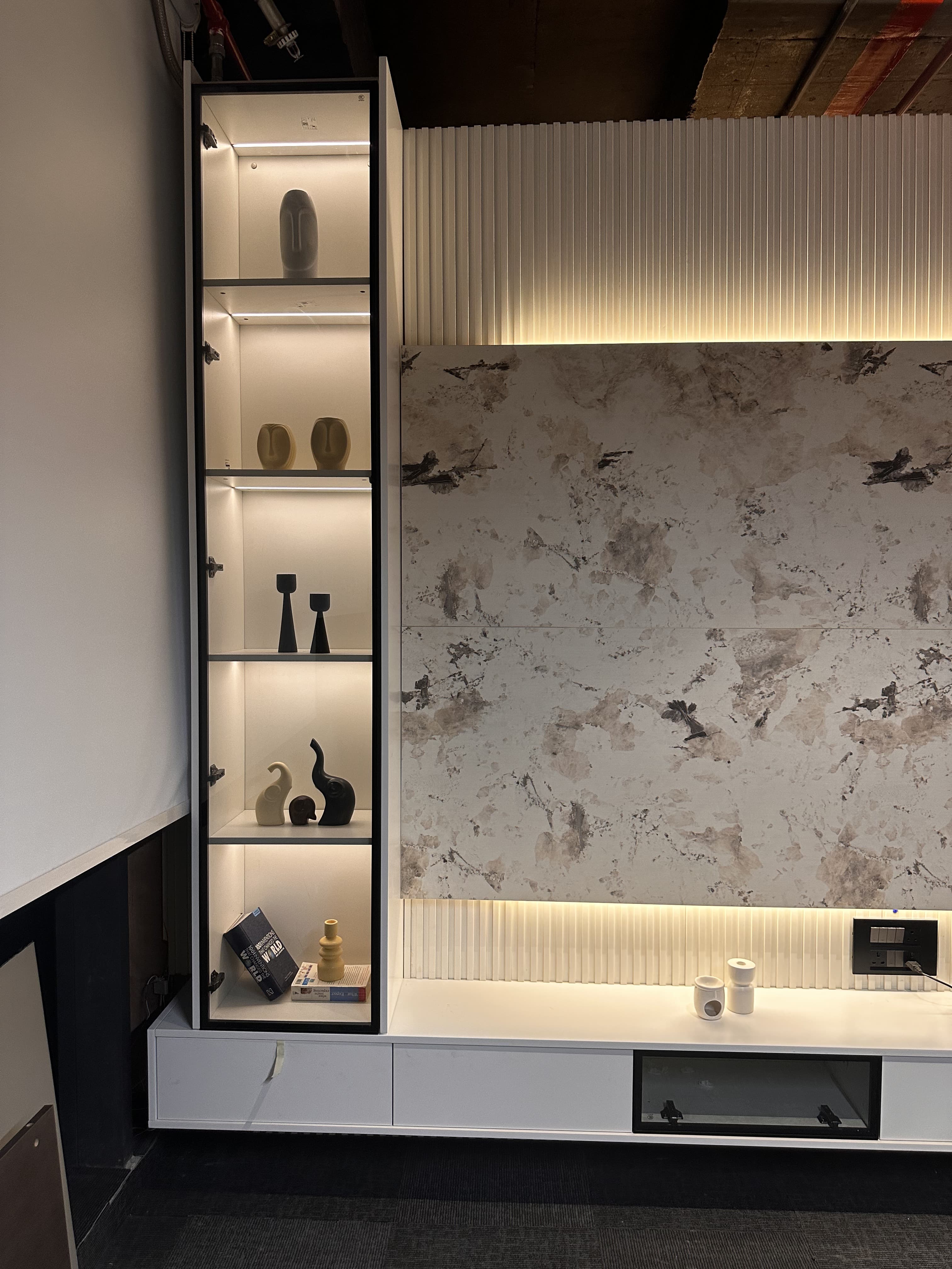 Decorative wall panel with integrated lighting