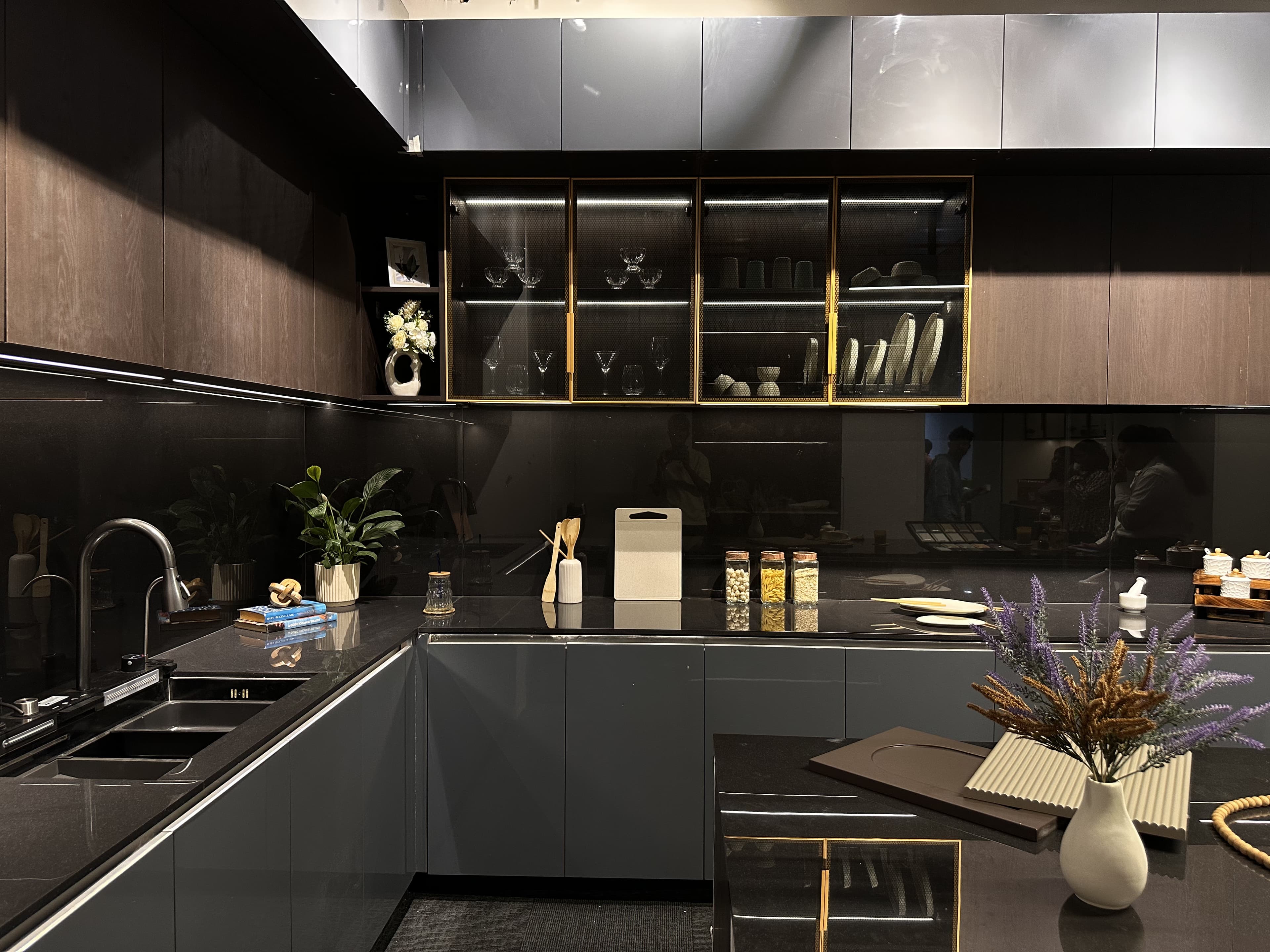Factory precision detail by Livora